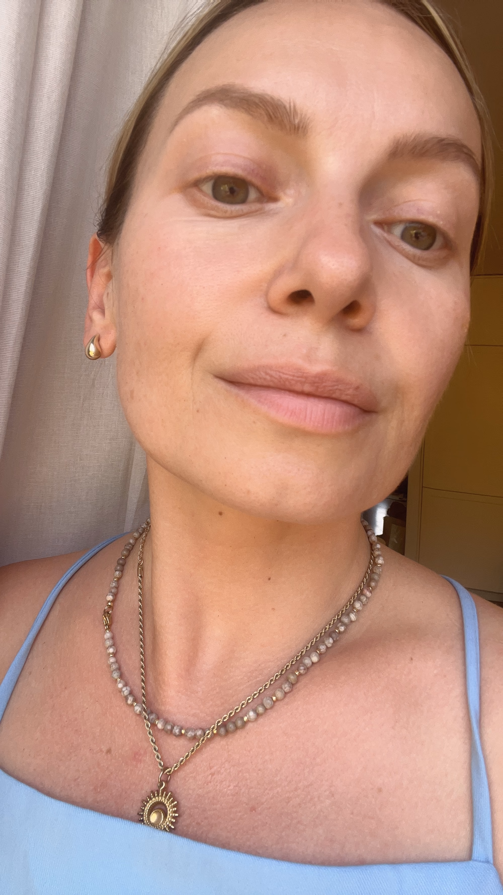 Ewelina dziś, 38 lat, gładsza skóra i wyraźniejszy owal